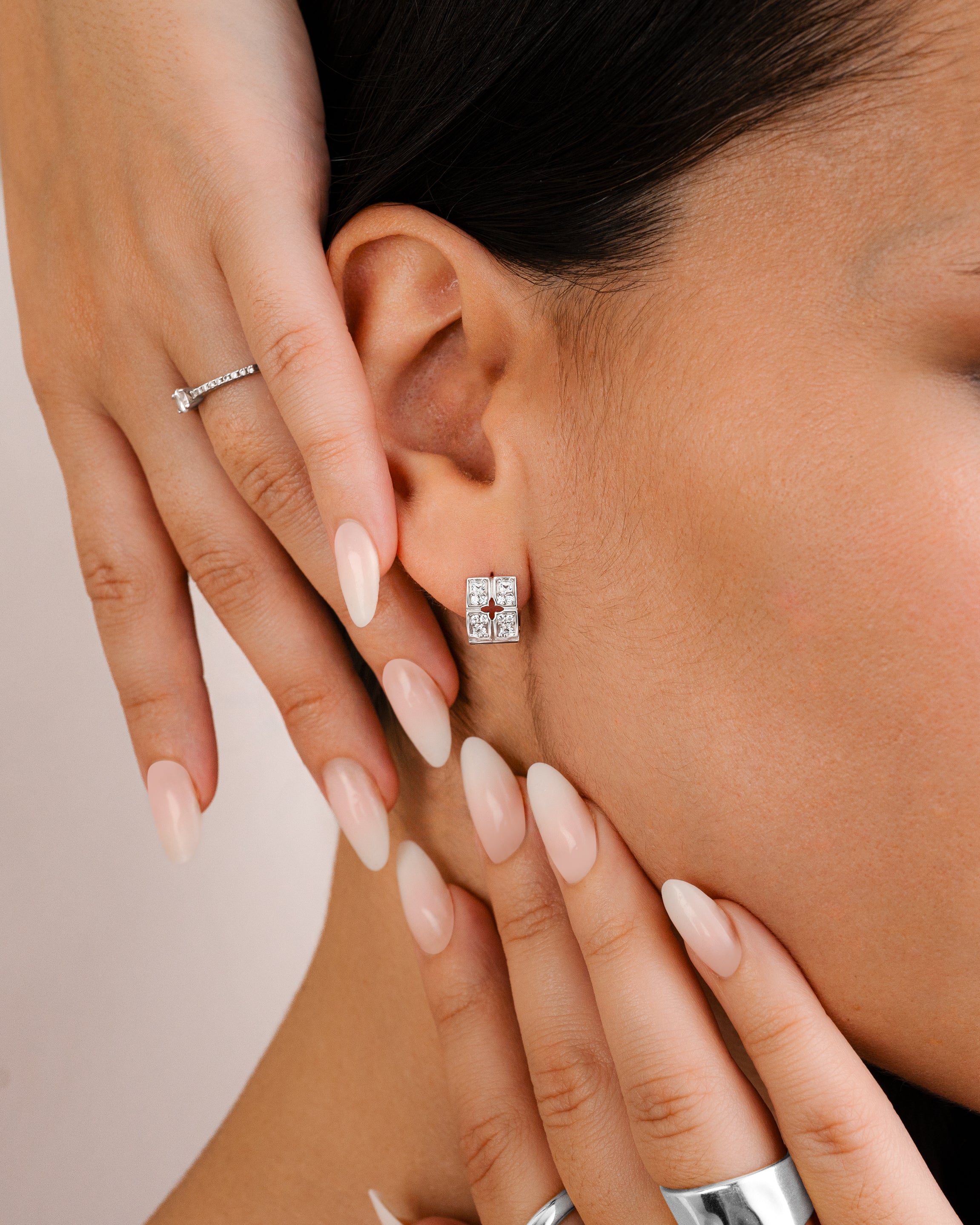 Kreuzform Reif-Ohrringe - Emily Schmuck