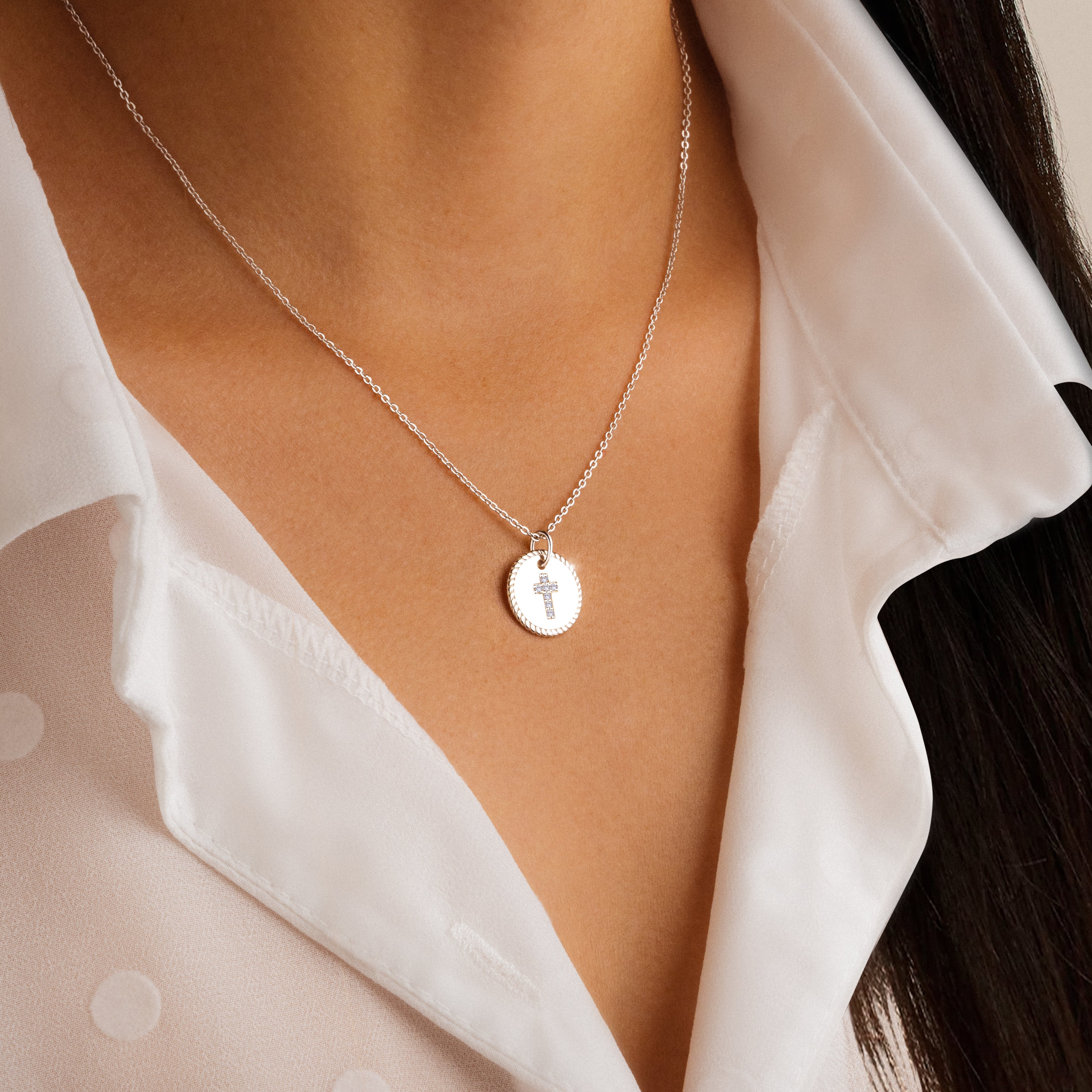 "Kreuz Medaille" Halskette - Emily Schmuck