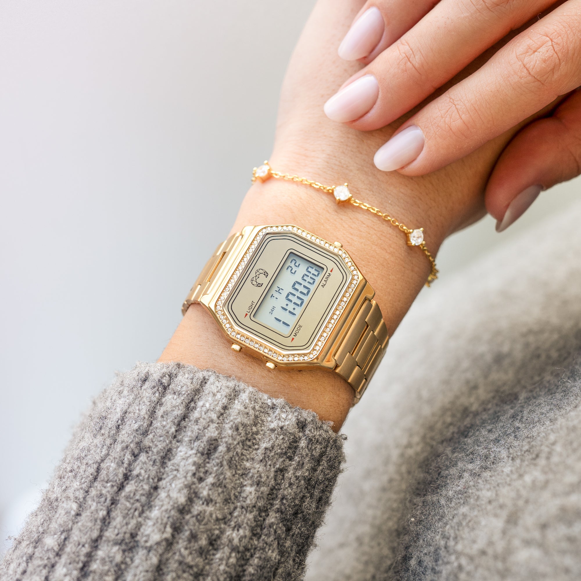 "Vintage-Glanz" Digitale Uhr ~ Gold - Emily Schmuck